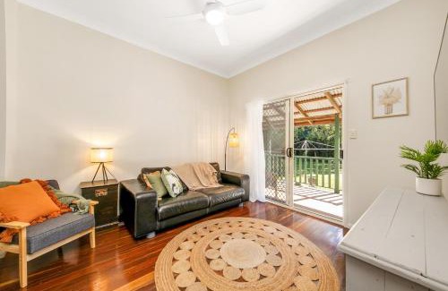 Yeppoon Casa | Hughes Hideaway - 2BR Cottage on 1 Acre w Air Con, King Beds