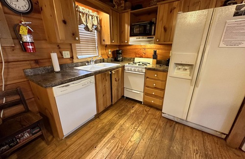 Candler Cabina | Excelentes vistas, Jacuzzi, Chimenea, Cerca del centro, Wi-Fi gratuito, Se aceptan mascotas