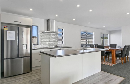 Rangatira Park Casa | Huka Falls Getaway in Taupo, walk to town and the famous Huka falls