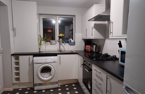 Luton Casa | Huku Kwetu - Fieldfare Green