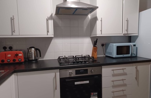 Luton Casa | Huku Kwetu - Fieldfare Green