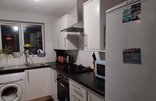 Luton Casa | Huku Kwetu - Fieldfare Green