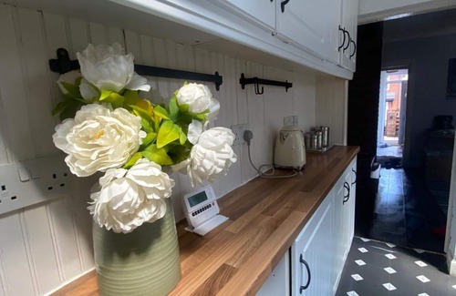 Luton Casa | Huku Kwetu - Salisbury House