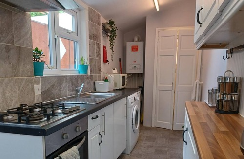 Luton Casa | Huku Kwetu - Salisbury House
