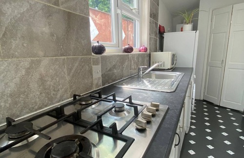 Luton Casa | Huku Kwetu - Salisbury House