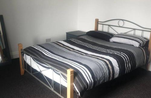 Hull Apartamento | Hullidays - University Side Lg 4 bed House