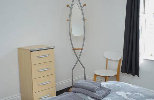 Hull Apartamento | Hullidays - University Side Lg 4 bed House