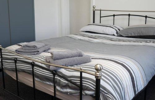 Hull Apartamento | Hullidays - University Side Lg 4 bed House