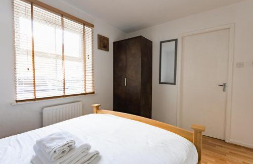 Hull Apartamento | Hullidays Victora Dock- refurbished 2024
