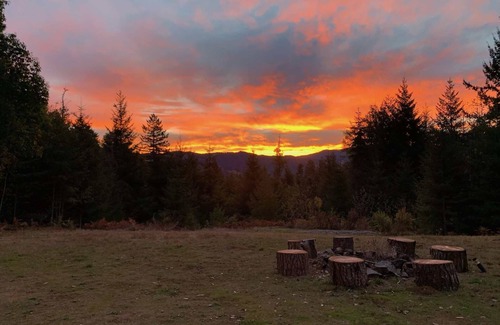 Blue Lake Cabina | Humboldt Glamping! A unique experience...Your very own private camp!