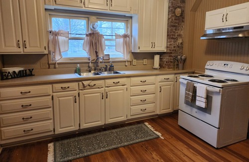 Jerome Casa | Humboldt Guest House in Crocker MO