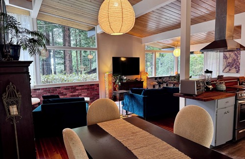 Jacoby Creek Casa | Humboldt Haven: Gorgeous Home for 10 w Gardens, Firepits, Forest & Bay Views