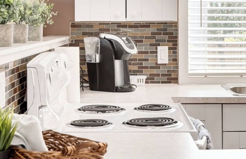 McKenzie Towne Casa | "Hummingbird" 2 Bed Carriage House with 3 beds!