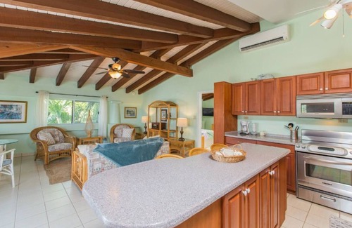 Estate Granard Casa | Hummingbird Beach Hideaway - all 6 apts & grounds
