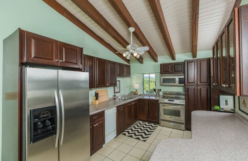 Estate Granard Casa | Hummingbird Beach Hideaway - all 6 apts & grounds