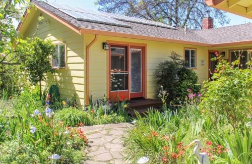 Santa Rosa Casa | Hummingbird Garden Retreat