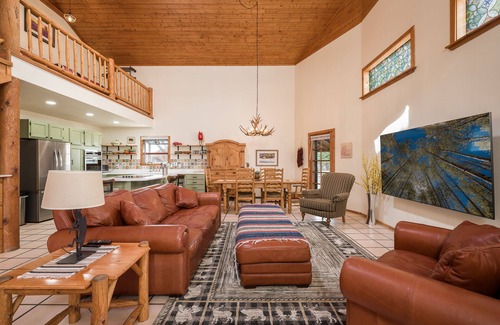 Los Ojos Cabina | Hummingbird Hacienda - Los Ojos Cabin w/ Brazos Cliff Views