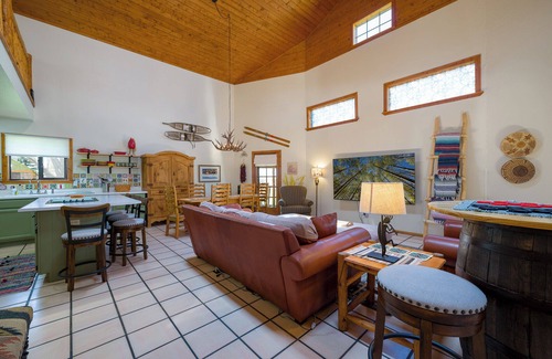 Los Ojos Cabina | Hummingbird Hacienda - Los Ojos Cabin w/ Brazos Cliff Views