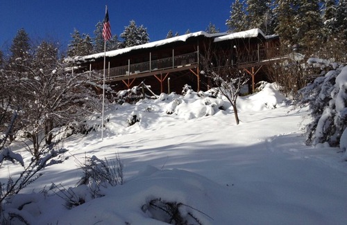 Naches Cabina | Hummingbird Hill Resort-Spacious Mountain Lodge, Jacuzzi, Teatro 3D, Arte, Energía Solar