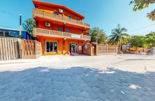 San Pedro Apartamento | Hummingbird Home Suites