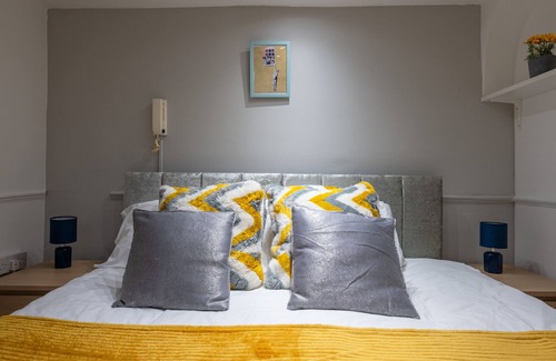 Clifton Apartamento | Hummingbird Maisonette by Robin Estates