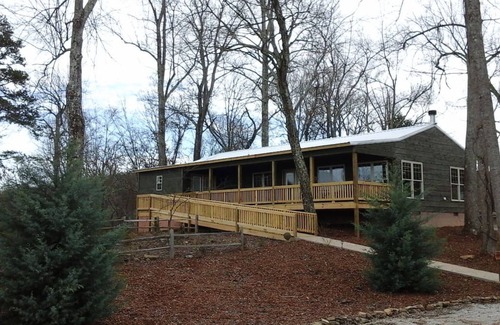 Bryant Cabina | Chattanooga 25 millas, cerrada, bañera de hidromasaje, chimenea, gran vista, montañas,