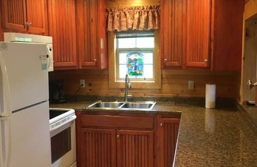 Bryant Cabina | Chattanooga 25 millas, cerrada, bañera de hidromasaje, chimenea, gran vista, montañas,