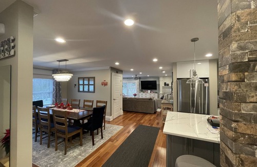 Stroudsburg Casa | Hummingbird Paradise in Pocono-hot tub,sauna,game room,7miles vineyards,ski r-t