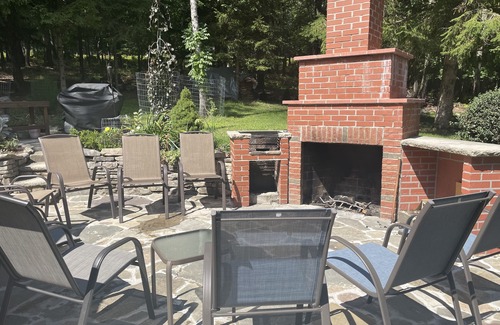 Stroudsburg Casa | Hummingbird Paradise in Pocono-hot tub,sauna,game room,7miles vineyards,ski r-t