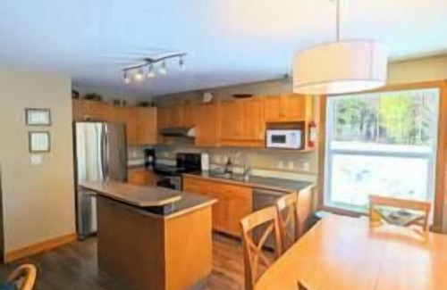 East Kootenay Casa | Hummingbird Suite Walk to Base of Ski Hill