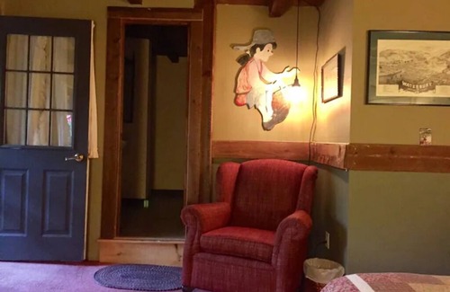 Waterbury Cabina | Hunger Mountain - Grunberg Haus Inn & Cabins