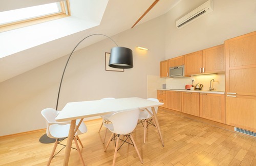 Smichov Apartamento | Hunger Wall Residence
