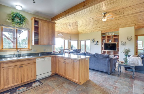 Hotchkiss Casa | Fenced-In Yard & Grill: Hotchkiss Getaway!