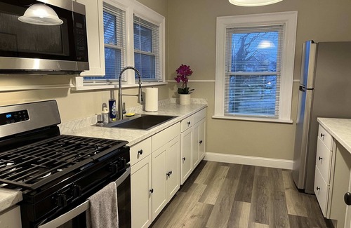 Norwood Casa | Hunter #2, Private One Bed near Xavier & Downtown