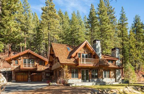 Truckee Villa | Hunter by AvantStay Riverfront Cabin w Prvt Cottage 5Mins from Palisades