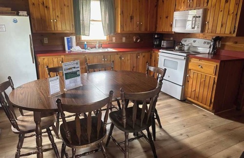 Rangeley Casa | ¡Hunter Cove Cabin # 5 en la comunidad de Hunter Cove Cabins!