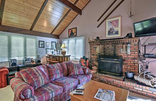 Hunter Casa | Hunter Hideaway with Yard and Deck 3 Mi to Ski Slopes