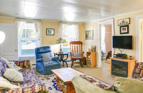 Hunter Casa | Hunter Home with Fire Pit and Yard On Main Street!