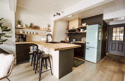 Hunter Cabina | Hunter Lakefront House: Ski, Swim, Boat, Fish, Hike, Fire pit & Dog Friendly