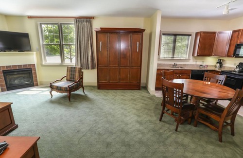 Hunter Condominio | Hunter Mountain 1BR Suite | Jacuzzi & Fireplace