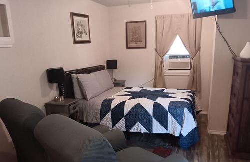 Hempstead Cabina | Hunter Prpoerties Cabin #1