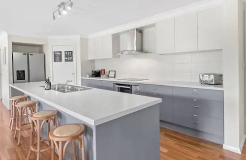 Millfield Casa | Hunter Retreat with Cinema / Games / Fireplace