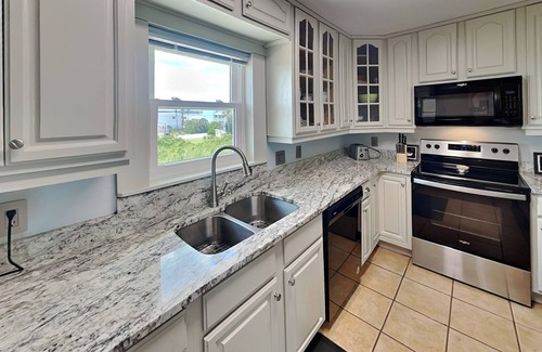 Crescent Beach Cabaña | Hunter's Haven