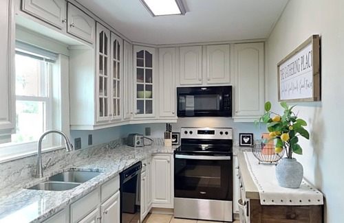 Crescent Beach Cabaña | Hunter's Haven