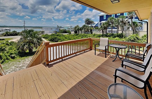 Crescent Beach Cabaña | Hunter's Haven