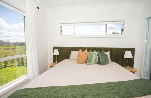 Quorrobolong Casa | Hunter Valley Luxury Farm Stay with Stunning Mountain Vistas