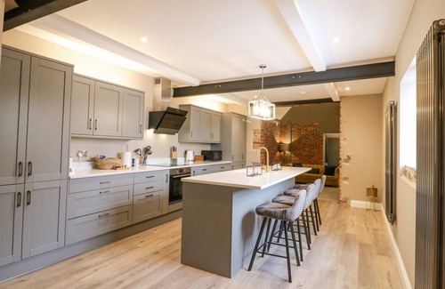 Milford Cabaña | HUNTERS LODGE AT WILDERSLEY FARM, pet friendly in Belper