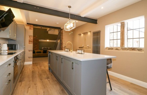 Milford Cabaña | Hunters Lodge at Wildersley Farm