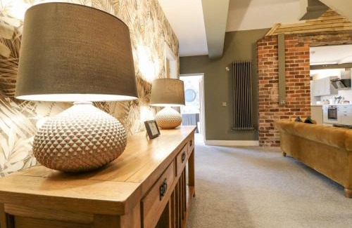 Milford Casa | Hunters Lodge at Wildersley Farm