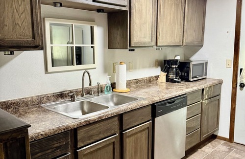 Warsaw Casa | Hunters Paradise on The Lake. Cozy 2 bedroom house with large back yard